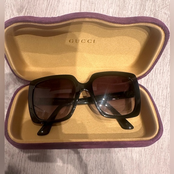 Gucci GG0418S Sunglasses - Picture 2 of 3